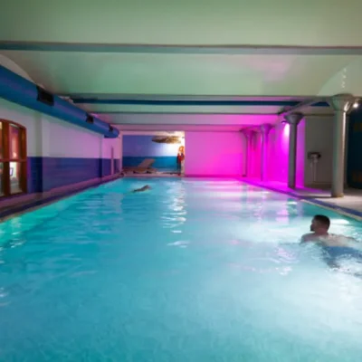 Meet the team 1 96-0-564-0-8872-10000-512